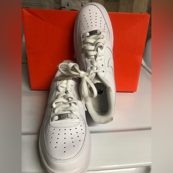 Nike Air Force 1 - Picture 4 of 5